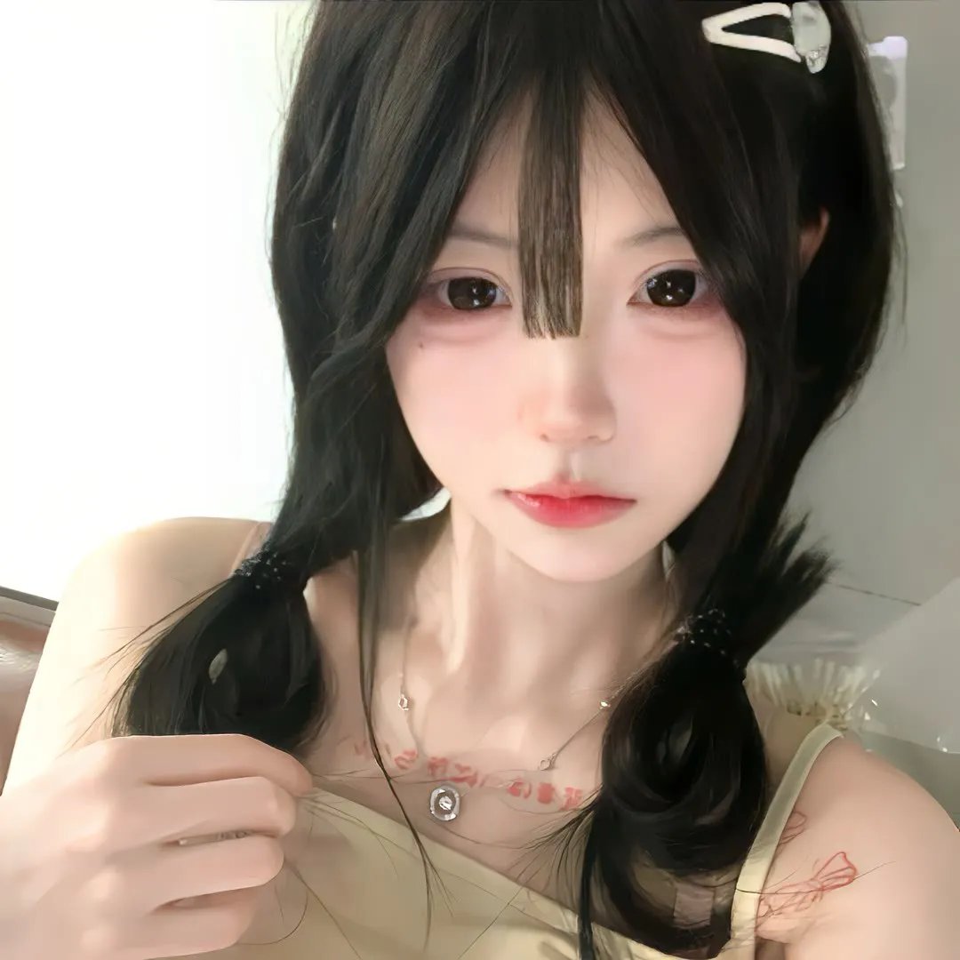 号舱房的女人